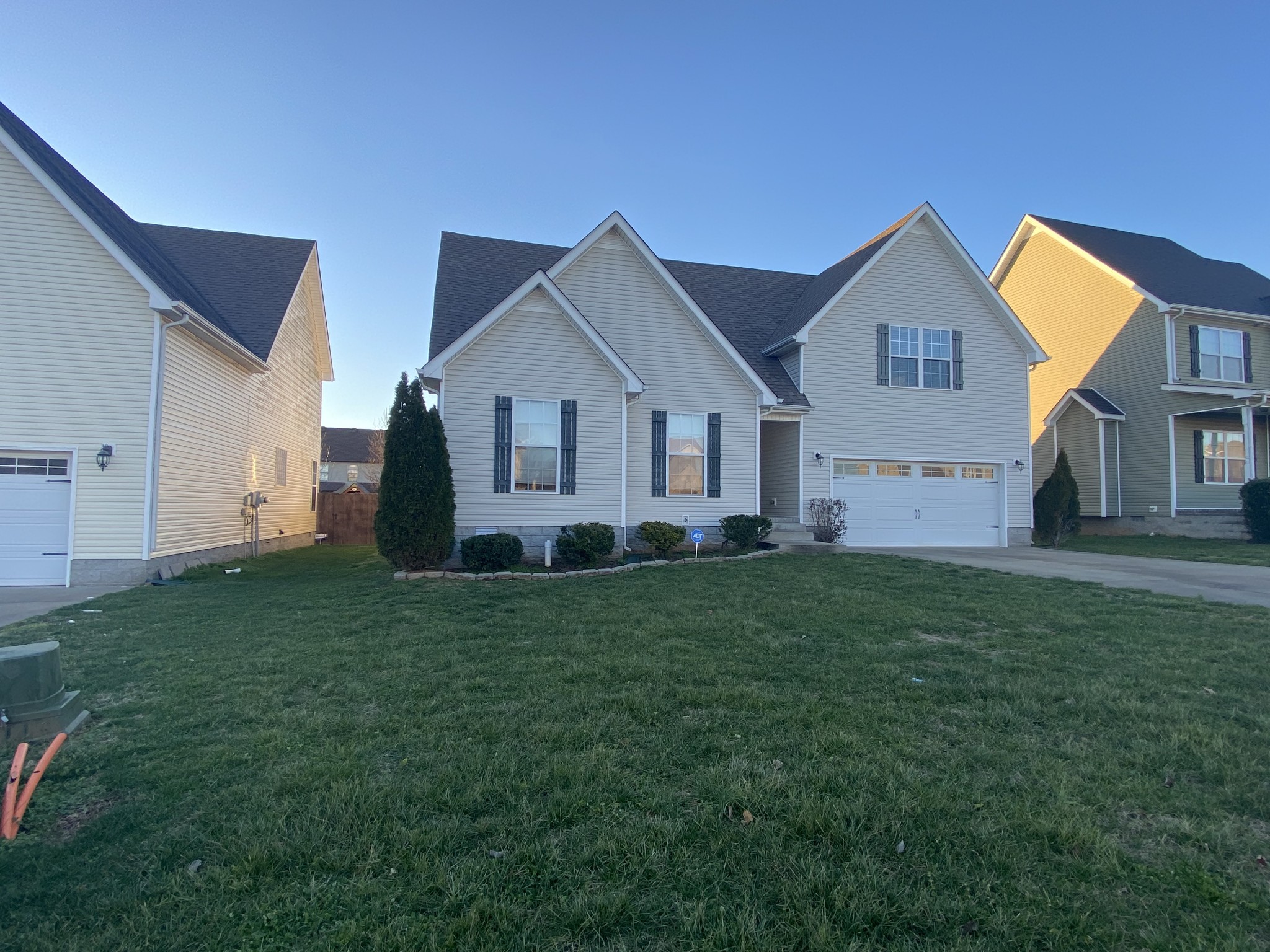 3732 Suiter Road Clarksville, TN 37040 - Photo 2 of 14 a view of a yard in front of a house with plants and large tree