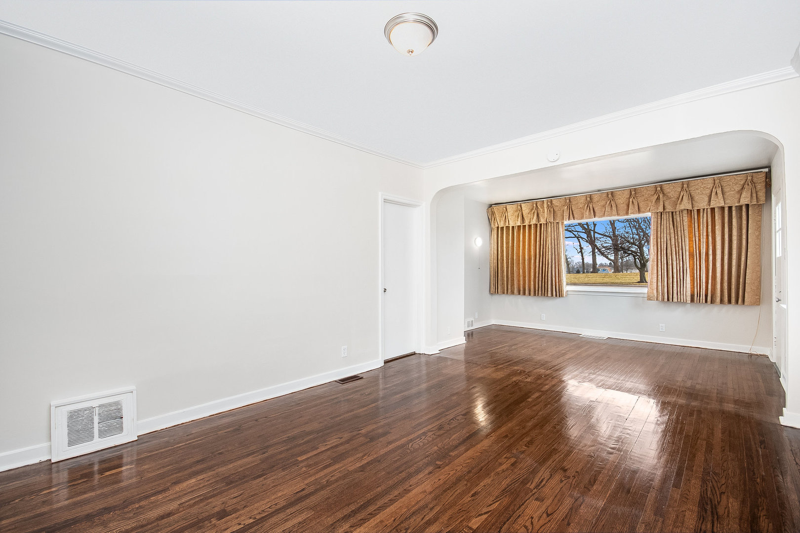 1116 Church Road Aurora, IL 60505 - Photo 4 of 23 Gallery Image 4