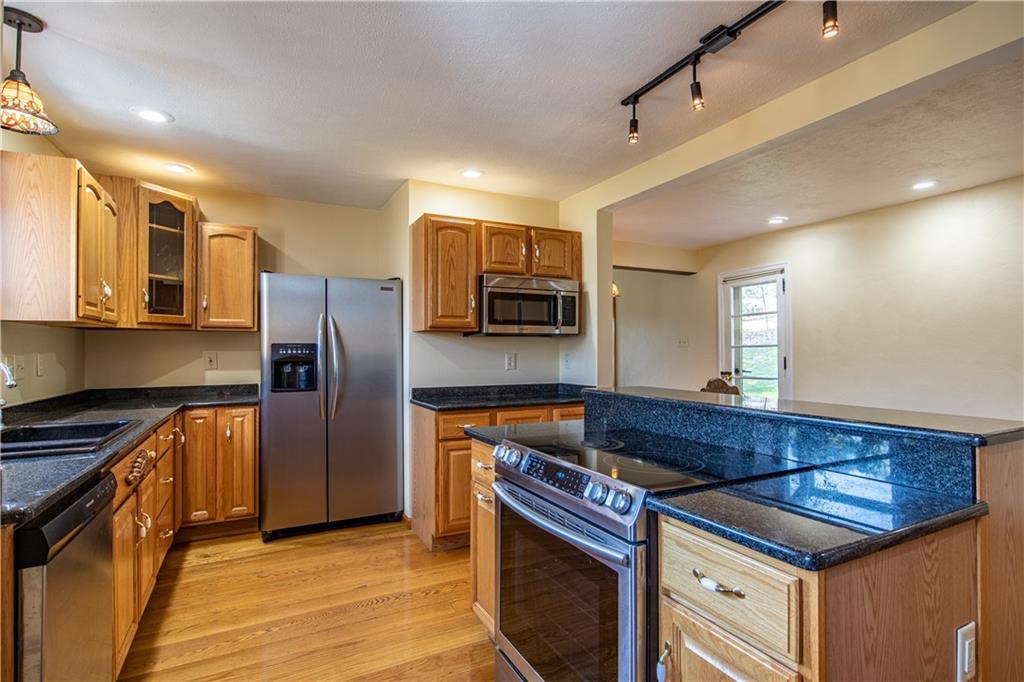 910 Jefferson Heights Road Pittsburgh, PA 15235 - Photo 12 of 24 Gallery Image 12