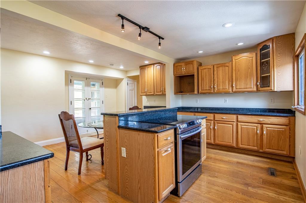 910 Jefferson Heights Road Pittsburgh, PA 15235 - Photo 15 of 24 Gallery Image 15