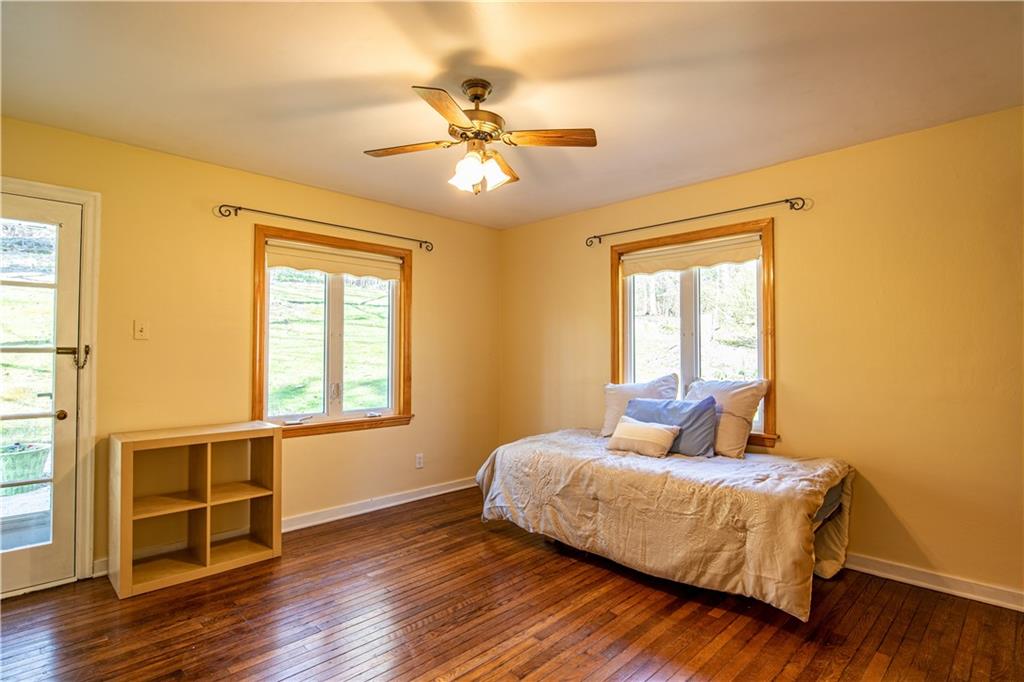 910 Jefferson Heights Road Pittsburgh, PA 15235 - Photo 17 of 24 Gallery Image 17