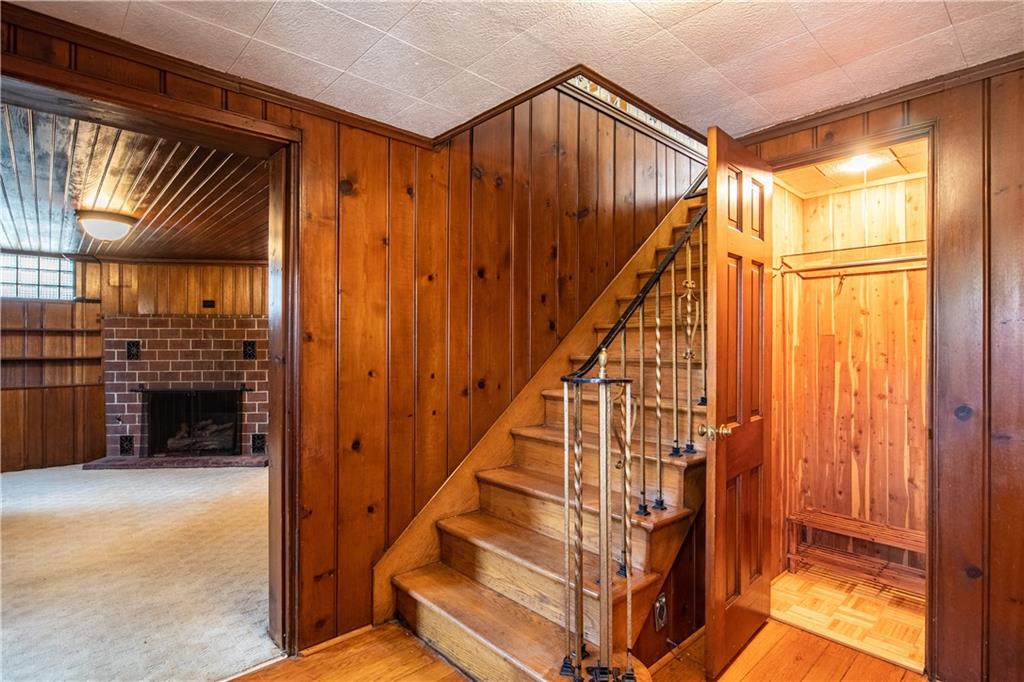 910 Jefferson Heights Road Pittsburgh, PA 15235 - Photo 4 of 24 Gallery Image 4