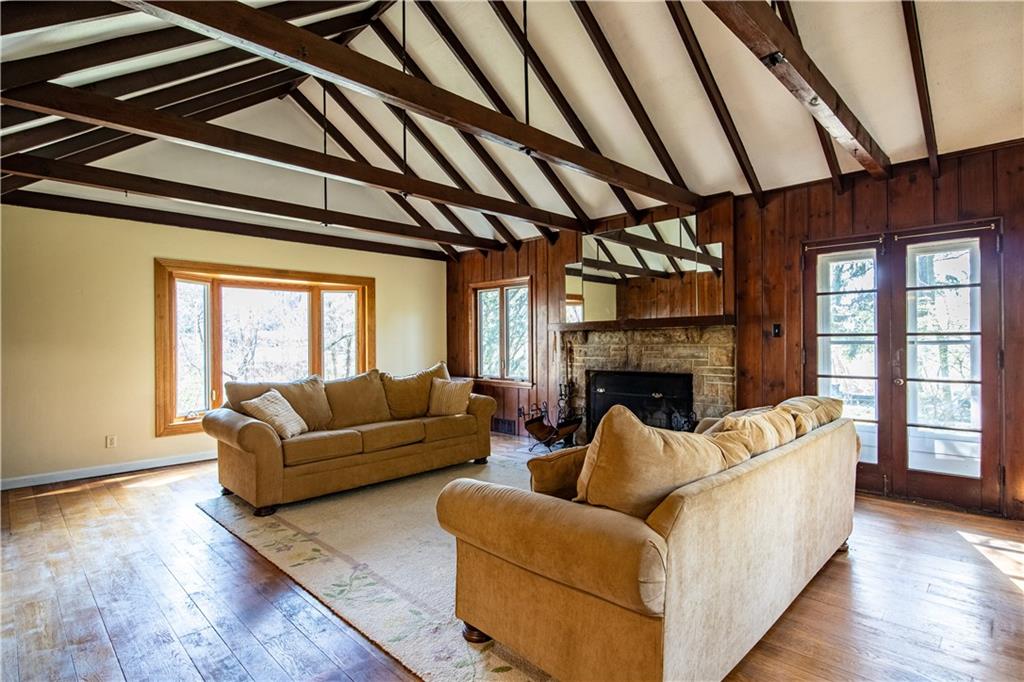 910 Jefferson Heights Road Pittsburgh, PA 15235 - Photo 8 of 24 Gallery Image 8