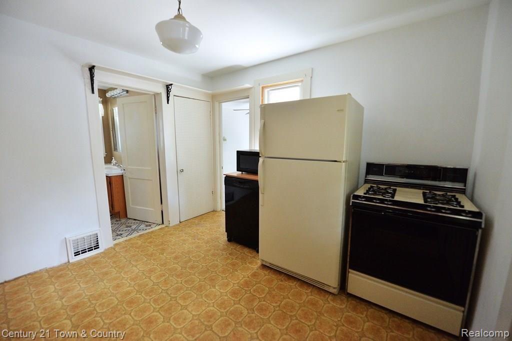 2414 Rochester Road Royal Oak, MI 48073 - Photo 11 of 28 Gallery Image 11