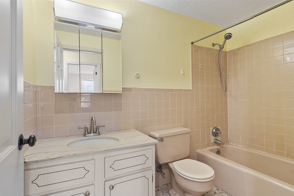 107 King George Drive, Unit 9 Boxford, MA 01921 - Photo 18 of 40