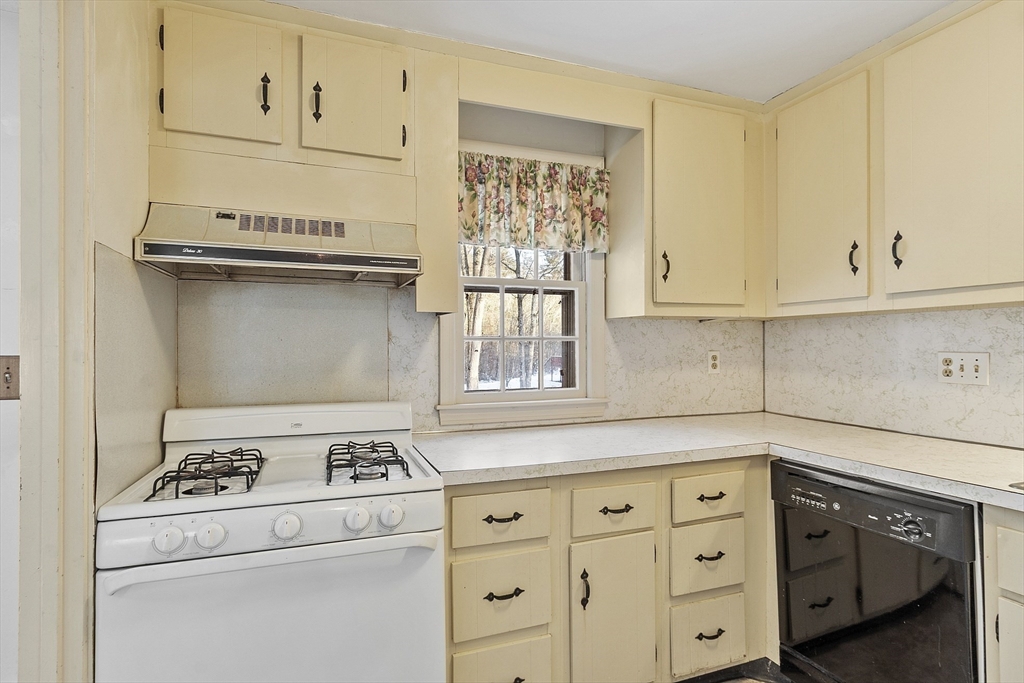 107 King George Drive, Unit 9 Boxford, MA 01921 - Photo 5 of 40