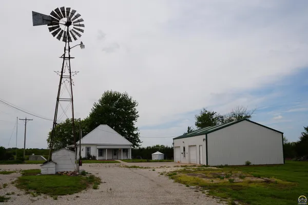 $220,000 | 14026 198th Road, Holton, KS 66436