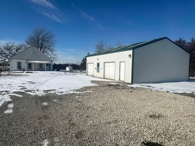 $220,000 | 14026 198th Road, Holton, KS 66436