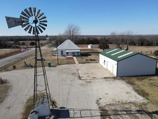 $220,000 | 14026 198th Road, Holton, KS 66436