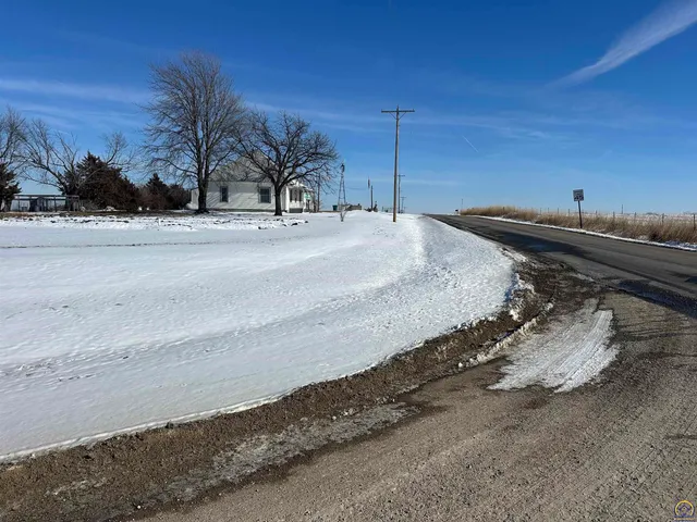 $220,000 | 14026 198th Road, Holton, KS 66436