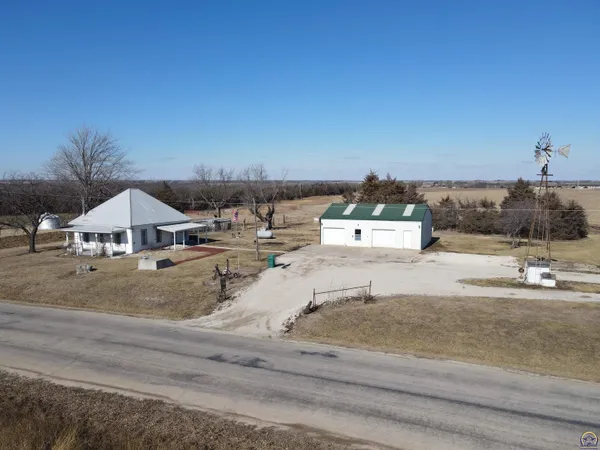 $220,000 | 14026 198th Road, Holton, KS 66436
