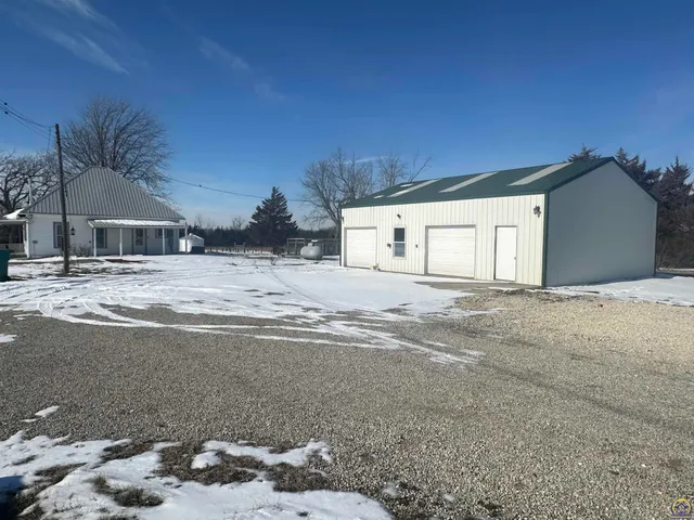 $220,000 | 14026 198th Road, Holton, KS 66436