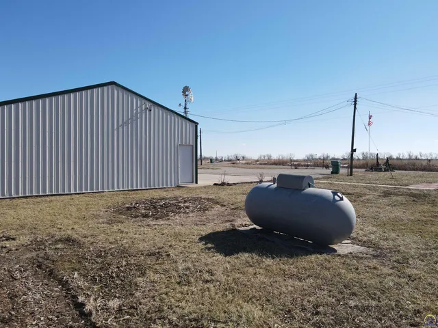 $220,000 | 14026 198th Road, Holton, KS 66436