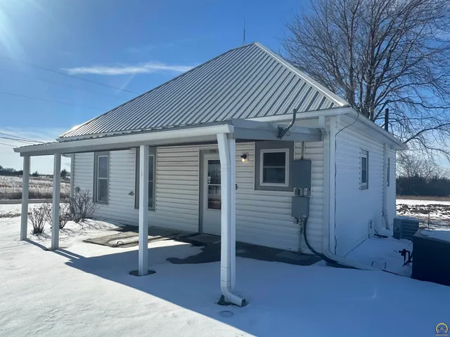 $220,000 | 14026 198th Road, Holton, KS 66436