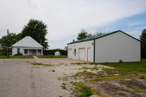 $220,000 | 14026 198th Road, Holton, KS 66436