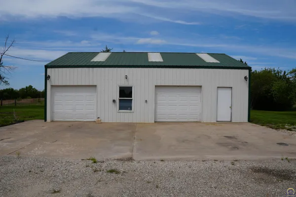 $220,000 | 14026 198th Road, Holton, KS 66436