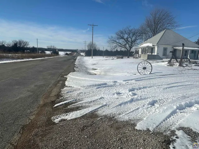 $220,000 | 14026 198th Road, Holton, KS 66436