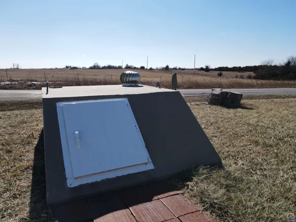 $220,000 | 14026 198th Road, Holton, KS 66436