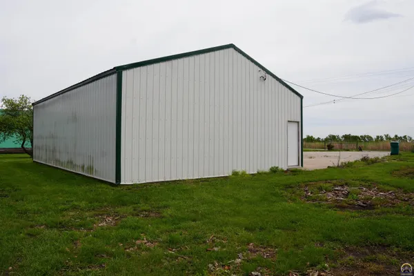 $220,000 | 14026 198th Road, Holton, KS 66436