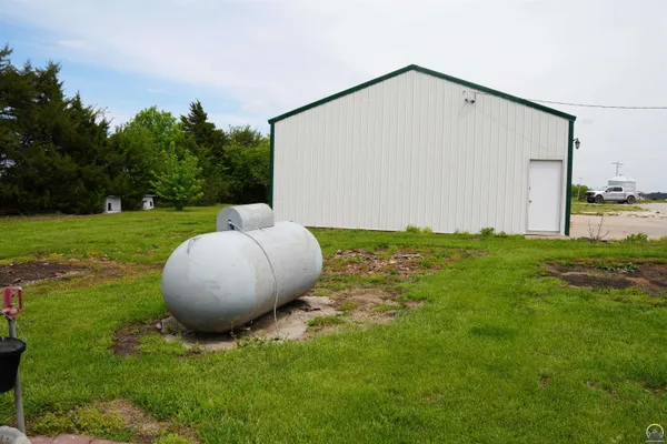 $220,000 | 14026 198th Road, Holton, KS 66436