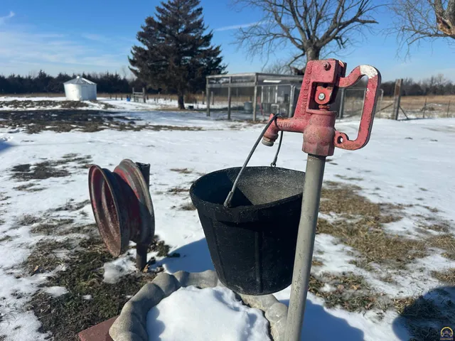 $220,000 | 14026 198th Road, Holton, KS 66436