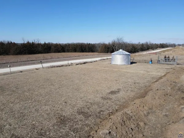 $220,000 | 14026 198th Road, Holton, KS 66436