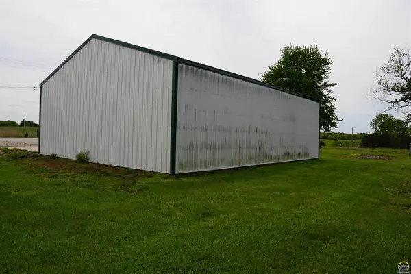 $220,000 | 14026 198th Road, Holton, KS 66436