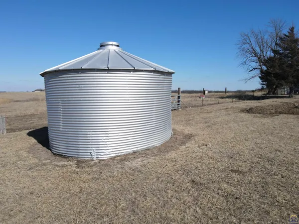 $220,000 | 14026 198th Road, Holton, KS 66436