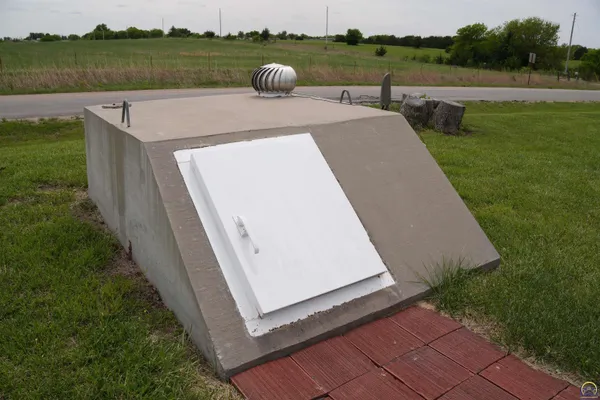 $220,000 | 14026 198th Road, Holton, KS 66436