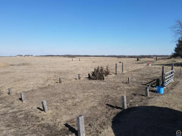 $220,000 | 14026 198th Road, Holton, KS 66436