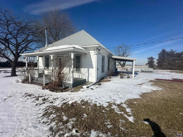 $220,000 | 14026 198th Road, Holton, KS 66436