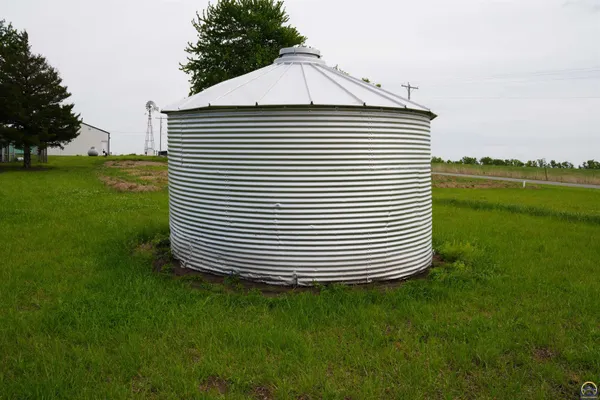 $220,000 | 14026 198th Road, Holton, KS 66436