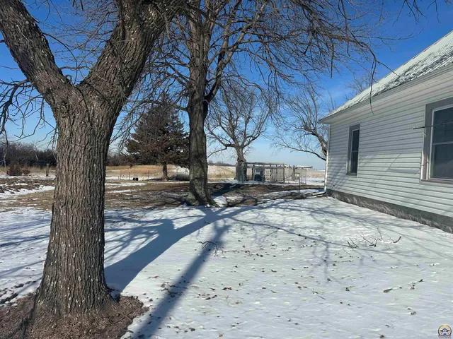 $220,000 | 14026 198th Road, Holton, KS 66436