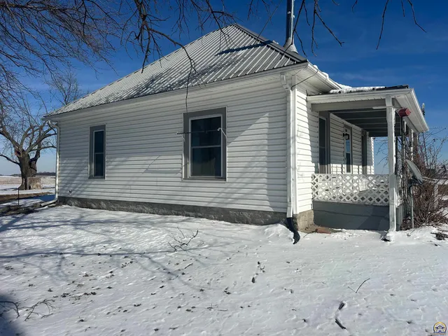 $220,000 | 14026 198th Road, Holton, KS 66436