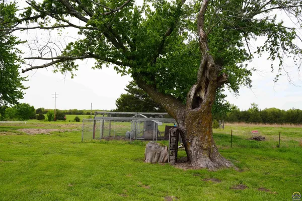 $220,000 | 14026 198th Road, Holton, KS 66436