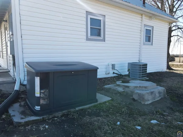 $220,000 | 14026 198th Road, Holton, KS 66436