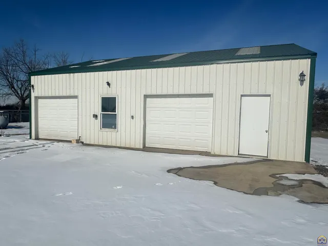 $220,000 | 14026 198th Road, Holton, KS 66436