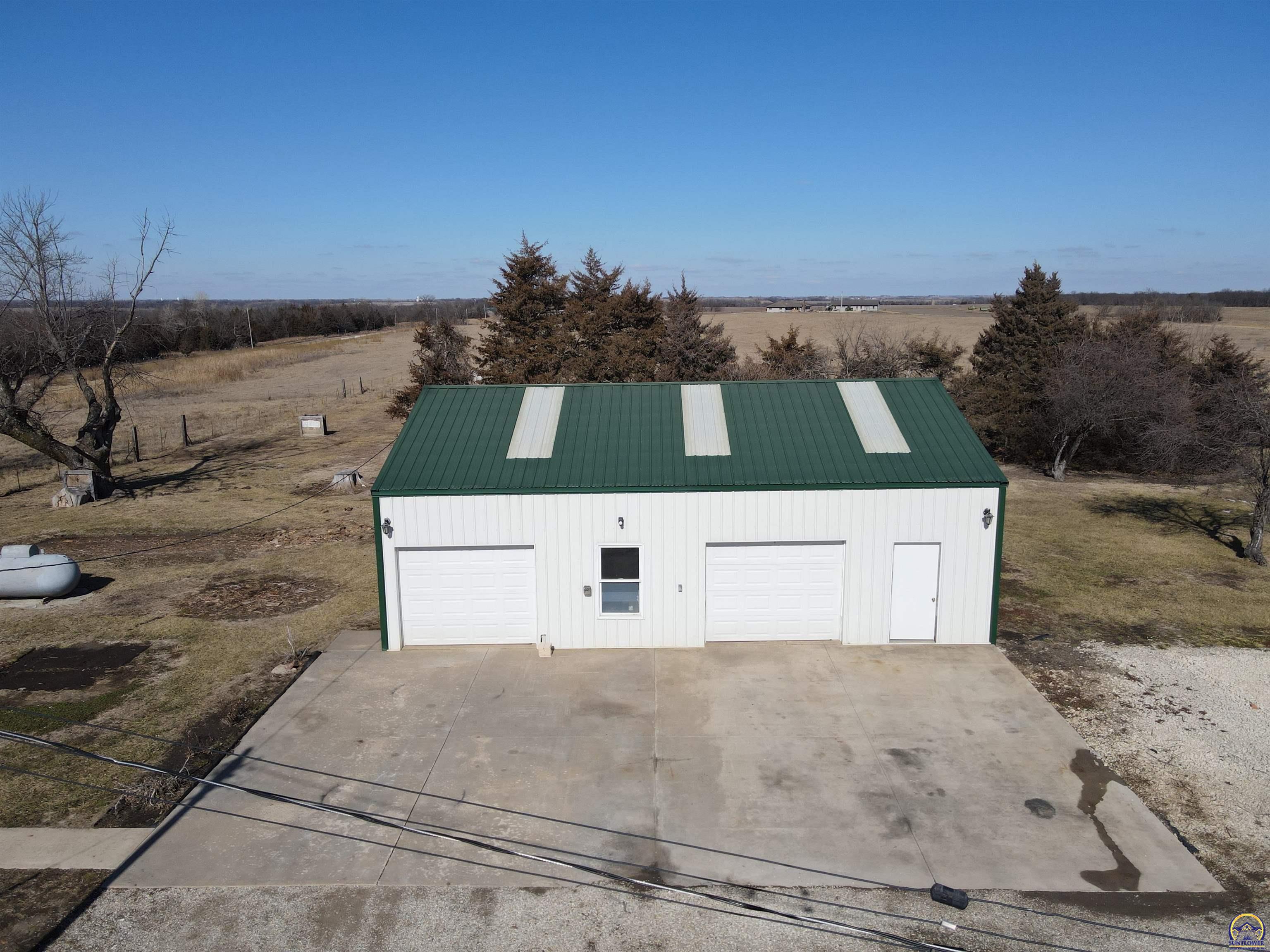 14026 198th Road Holton, KS 66436 - Photo 3 of 29