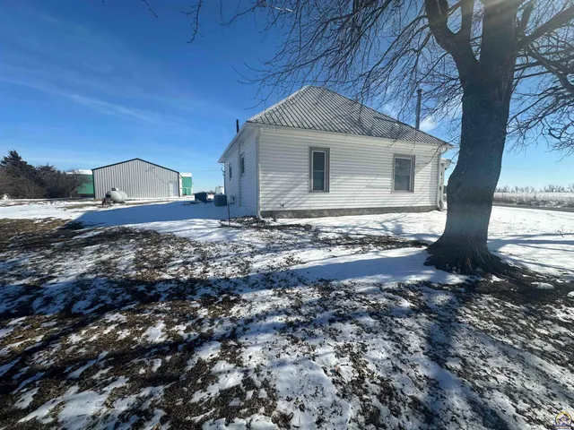 $220,000 | 14026 198th Road, Holton, KS 66436
