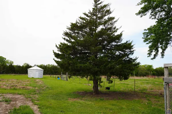 $220,000 | 14026 198th Road, Holton, KS 66436
