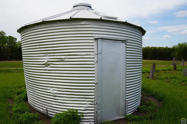 $220,000 | 14026 198th Road, Holton, KS 66436