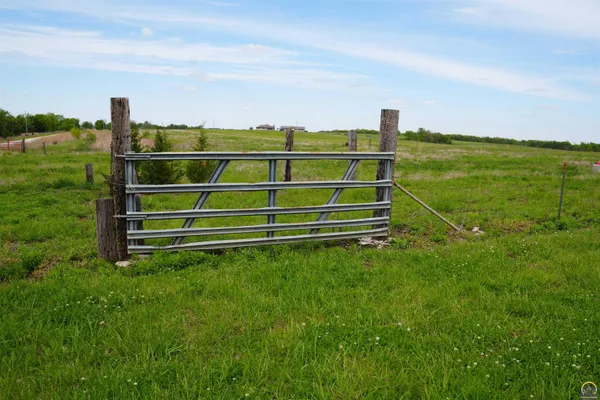$220,000 | 14026 198th Road, Holton, KS 66436