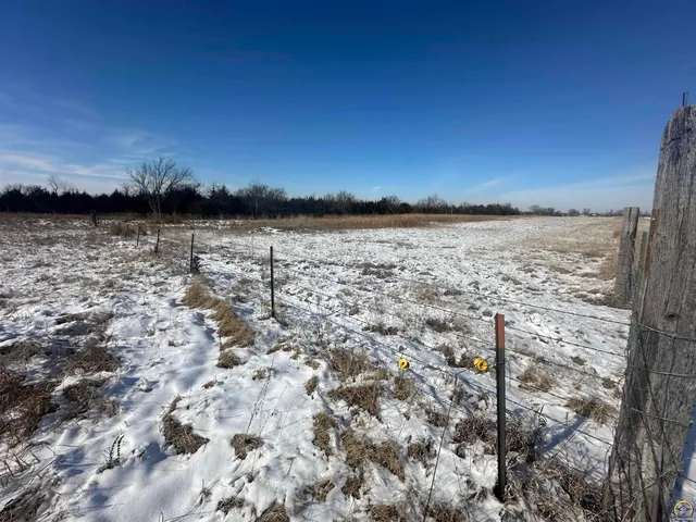 $220,000 | 14026 198th Road, Holton, KS 66436