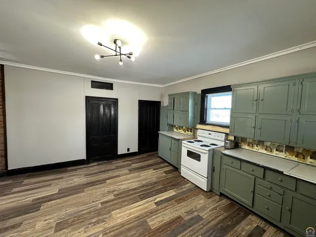 $220,000 | 14026 198th Road, Holton, KS 66436