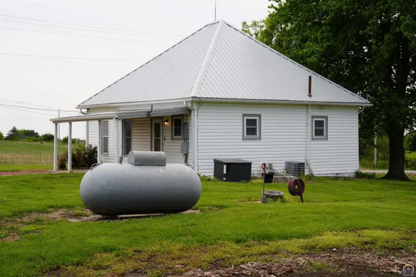 $220,000 | 14026 198th Road, Holton, KS 66436