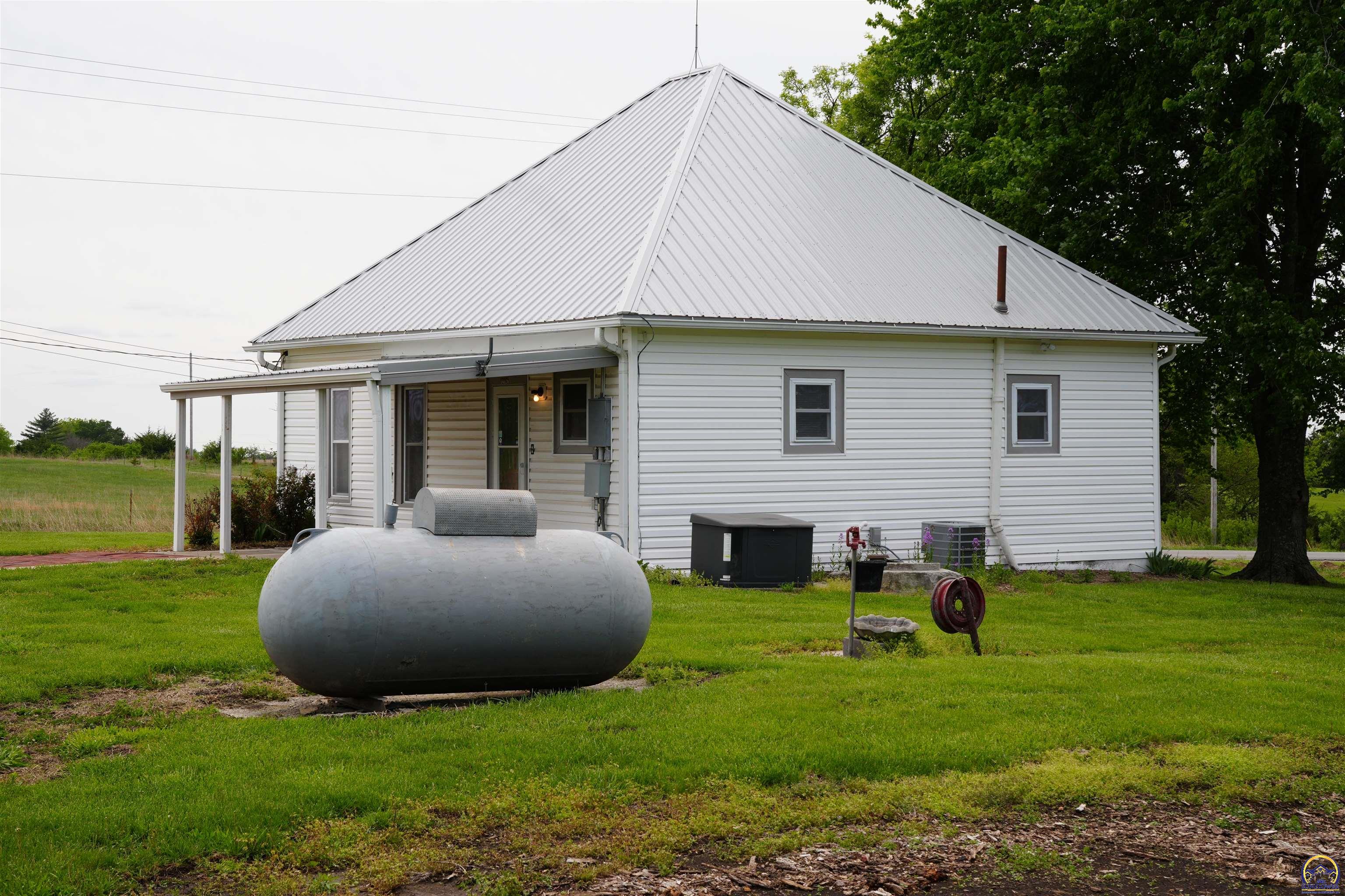 14026 198th Road Holton, KS 66436 - Photo 4 of 37
