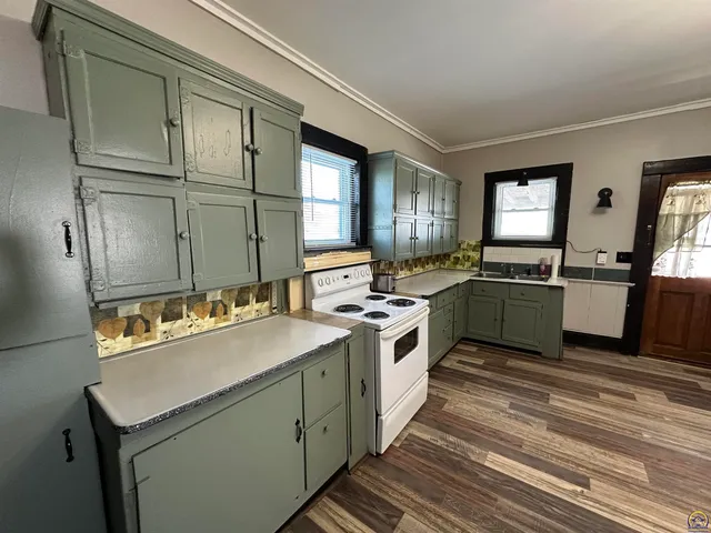 $220,000 | 14026 198th Road, Holton, KS 66436