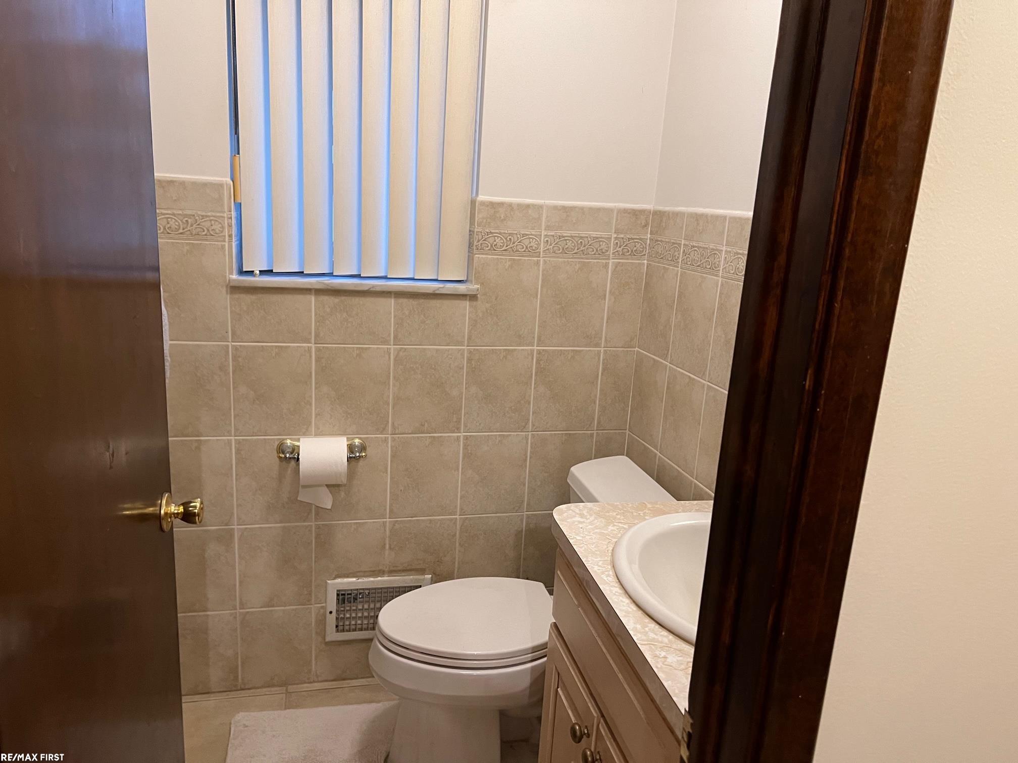 55400 Hayes Road Macomb, MI 48042 - Photo 9 of 19 Gallery Image 9