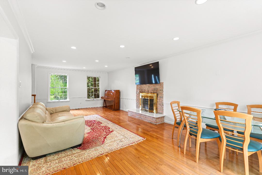 642 Coram Road Huntingdon Valley, PA 19006 - Photo 12 of 57