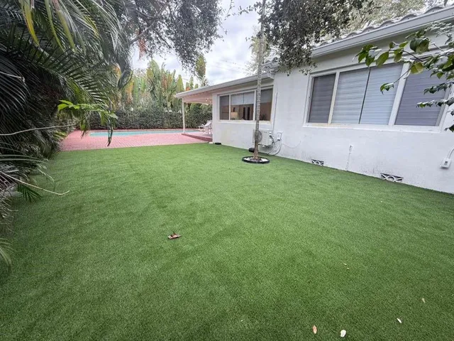 a view of a house with a backyard
